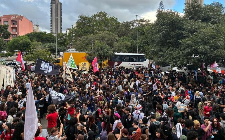 Estudantes protestam em São Paulo contra políticas educacionais