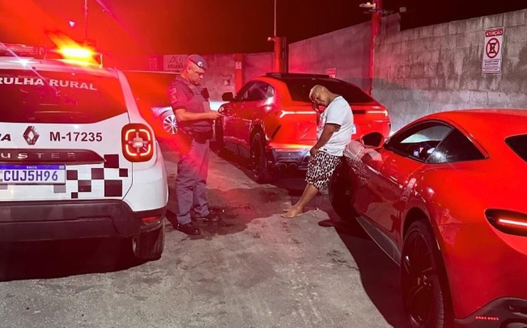MC Ryan é parado em abordagem policial e presta depoimento sobre sua Ferrari