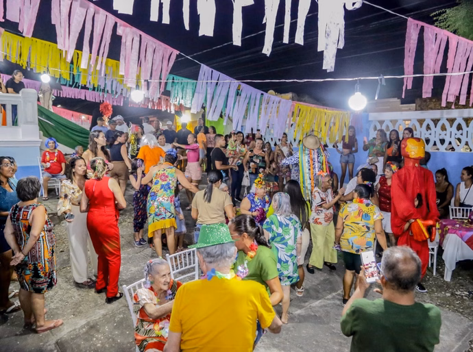 Carnaval da inclusão anima Bloquinho do Lar São José em Penedo