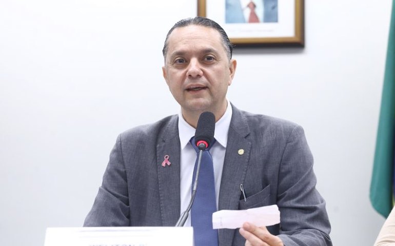 Comissão Especial de Combate ao Câncer debate doença renal crônica na Câmara