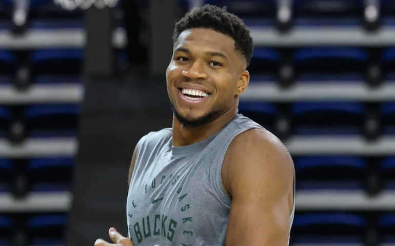 Giannis Antetokounmpo faz post com música de Gusttavo Lima, é tietado pelo sertanejo e brasileiros reagem: ‘Aleatório’