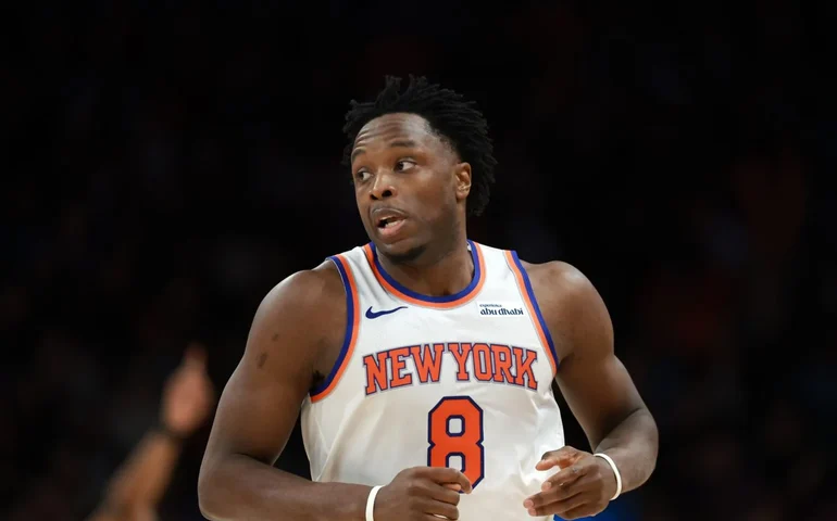Knicks viram sobre Cavaliers na prorrogação e largam na frente na decisão do Leste