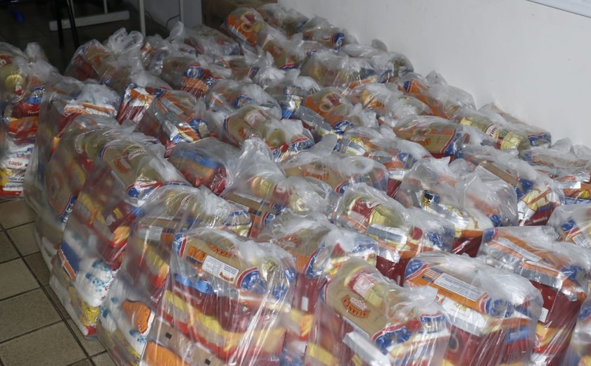 Prefeitura entrega cestas básicas para famílias palmeirenses