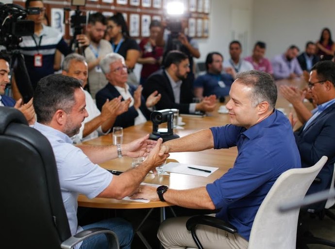 Renan Filho assina convênio para recuperar rodovias de Alagoas e anuncia faixa adicional na BR-101/AL