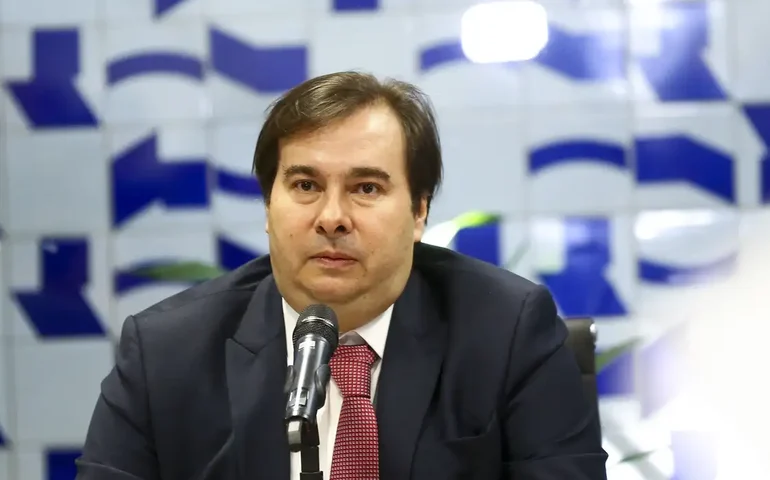 Rodrigo Maia vê Lula favorito em 2026, com necessidade de política fiscal 'dura' após eleição