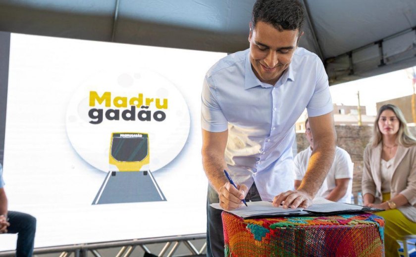 Prefeito JHC lança programa Madrugadão e entrega novos ônibus para o transporte público