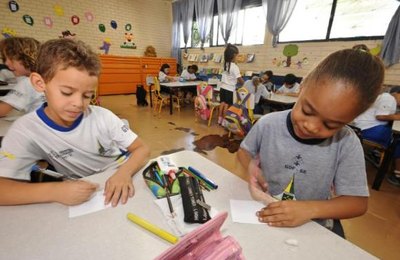 Brasil deve reduzir desigualdades na educação para cumprir metas, diz estudo