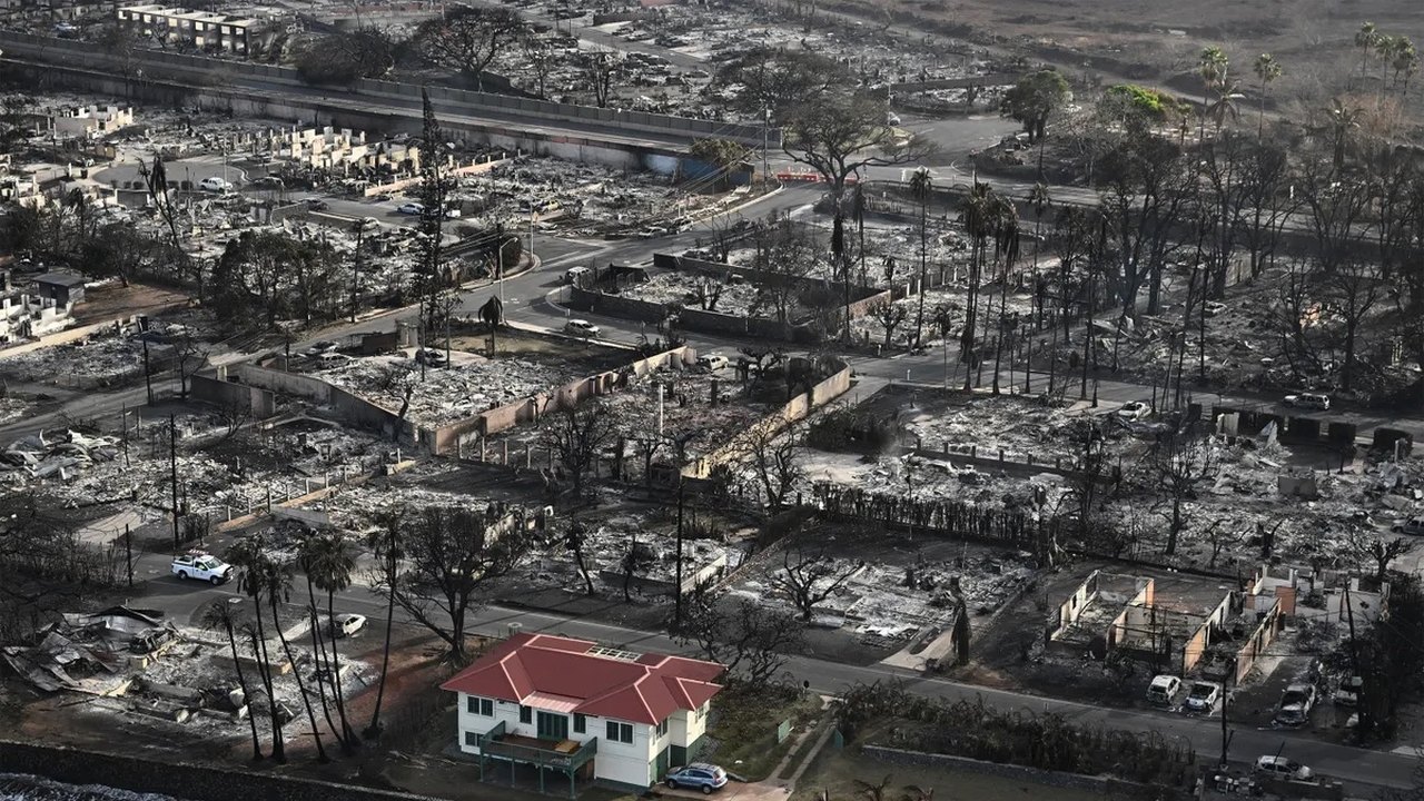 Autoridades do Havaí estimam que há pelo menos 1.100 desaparecidos após incêndios