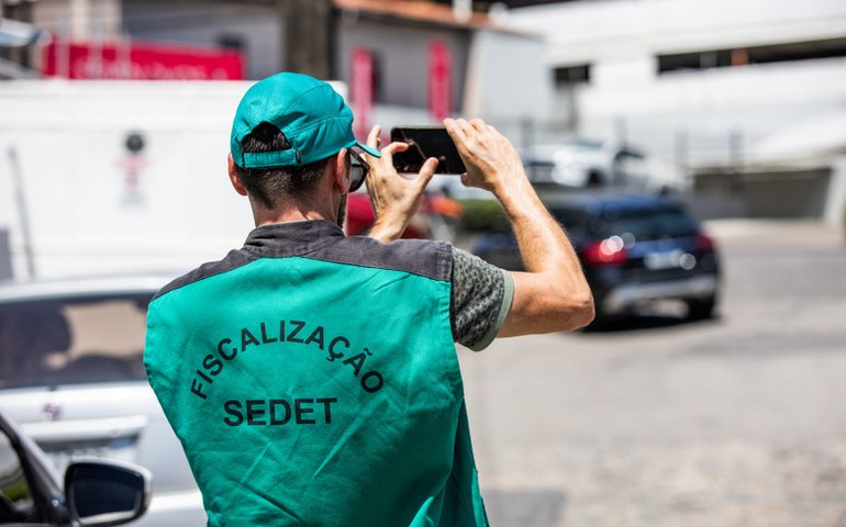 Prefeitura de Maceió multa BRK devido transbordamento de esgoto na Ponta da Terra