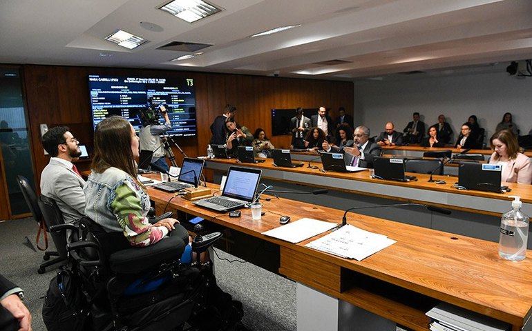 Comissão debate atuação do governo sobre migração e refúgio