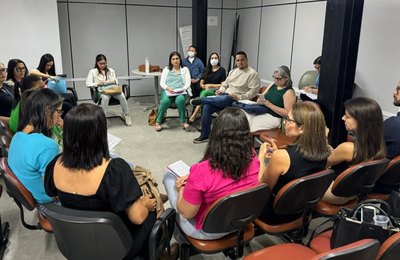 Secretaria da Saúde debate estratégias de enfrentamento à sífilis congênita em Maceió