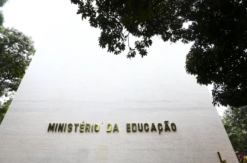 Sai lista de cursos superiores semipresenciais autorizados pelo MEC