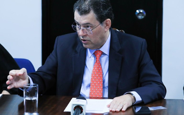 Relator da reforma tributária inclui armas em Imposto Seletivo