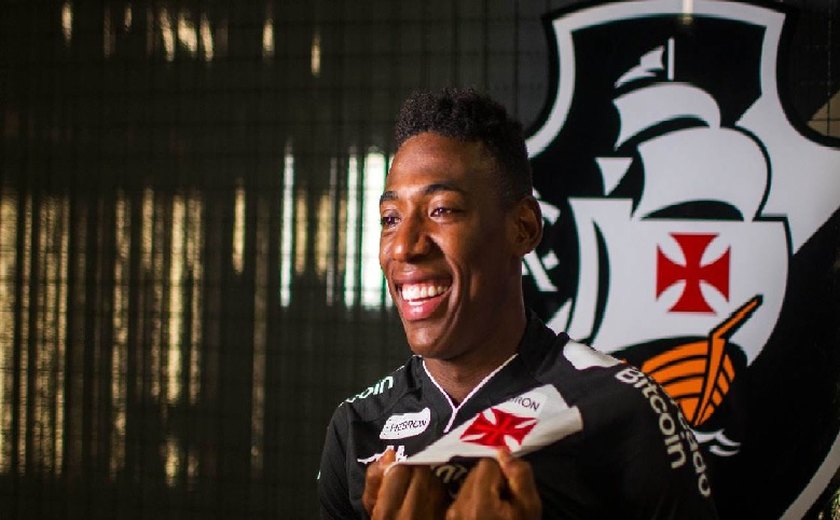 Vasco oficializa lateral-direito da seleção uruguaia e apresenta o zagueiro Léo