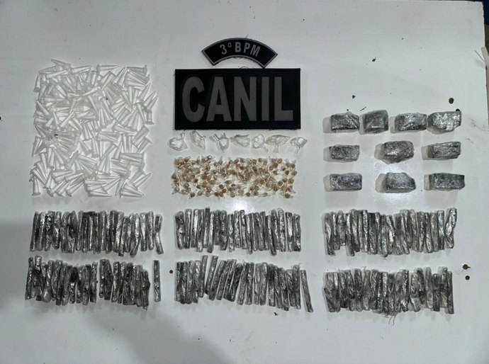 PM apreende cerca de 450 porções de entorpecentes na cidade de Arapiraca