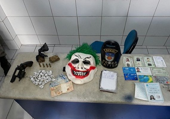 BPEsc apreende arma, moto roubada e drogas no Graciliano Ramos