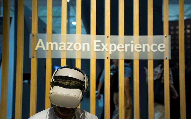 Óculos de realidade virtual faz sucesso no estande do Brasil na COP 27 e leva visitantes para um tour pela Amazônia