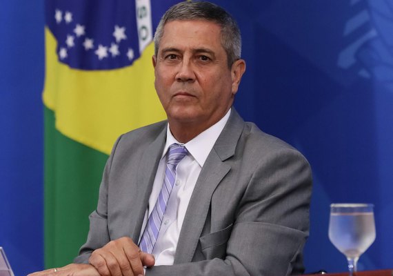 Ao citar inocência, defesa de Braga Netto diz que Mauro Cid foi 'coagido' a mudar depoimentos