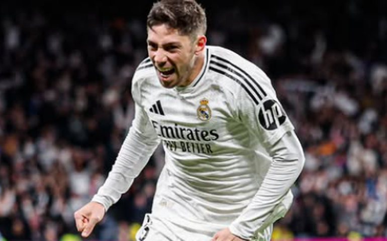 Real Madrid marca nos acréscimos, vence o Athletic Bilbao e persegue o Barcelona no Espanhol