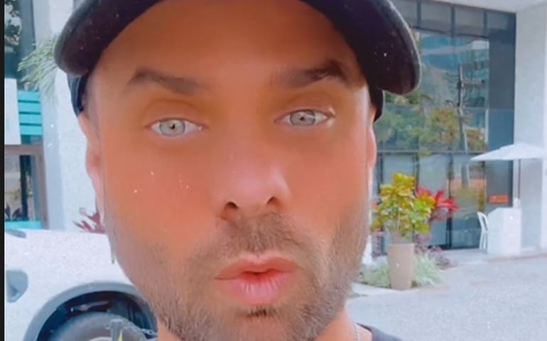 Assessor de Deolane se revolta após fala de Carlinhos Maia e alfineta: 'só pensa em si'