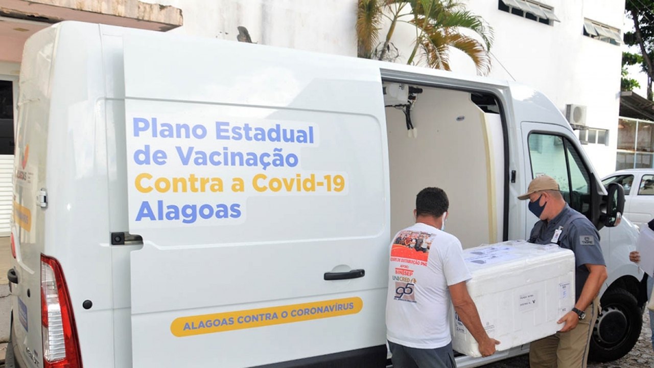 Covid: Governo de AL distribuiu mais de um milhão de doses de vacinas para os municípios