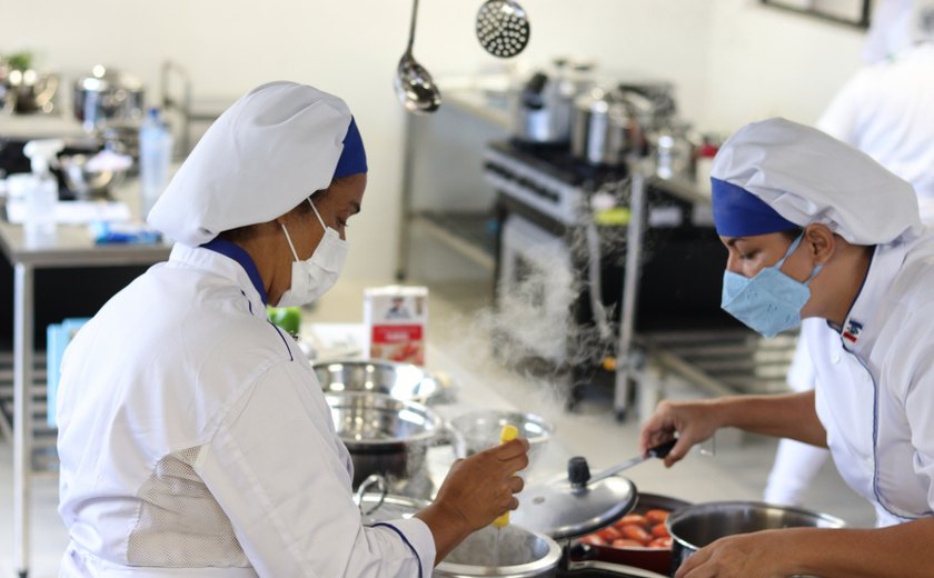 Cozinheiras da rede municipal de ensino disputam 4º Concurso de Merendeiras