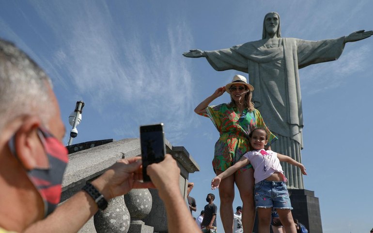 Gastos de turistas estrangeiros no Brasil aumentam 12% em abril e chegam a quase R$ 4 bilhões