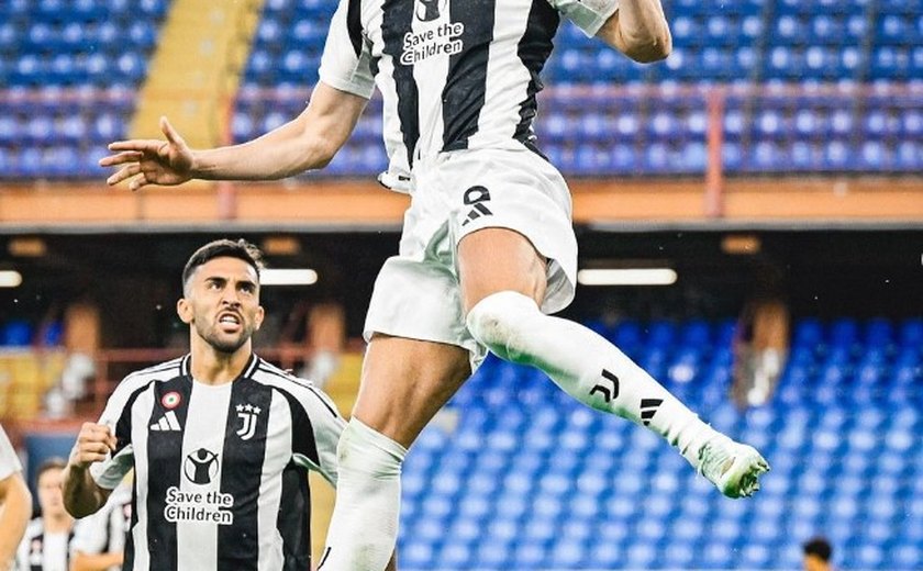 Vlahovic faz dois, Juventus derrota Genoa e assume a liderança do Campeonato Italiano