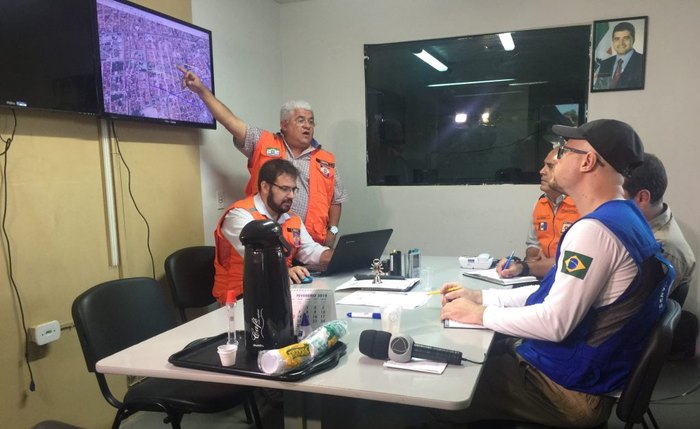 Técnicos da Companhia de Pesquisa de Recursos Minerais (CPRM) estiveram em Maceió. Foto: Lucas Alcântara/ Ascom Semds