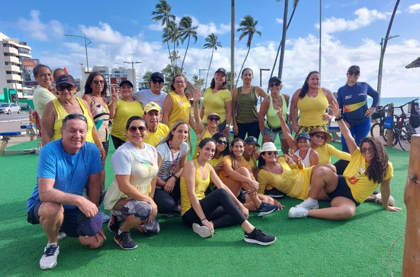 Equipe técnica do Turismo, Esporte e Lazer e usuários da Academia Jatiúca celebram aniversário da unidade