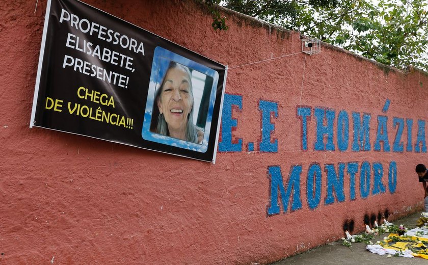 Estação do metrô recebe nome de professora morta em ataque