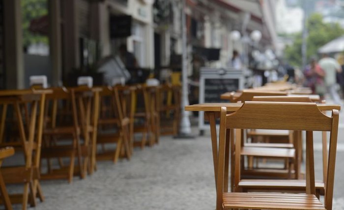 Mesas agora podem ficar nas calçadas com devida permissão