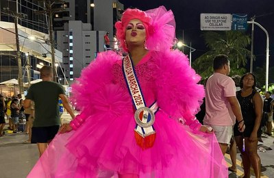 Paty Maionese celebra 24 anos de carreira e relembra desafios no Dia Internacional da Drag Queen