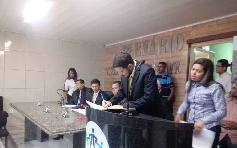 Vice assume prefeitura de Maribondo, AL, após prefeito preso ser licenciado