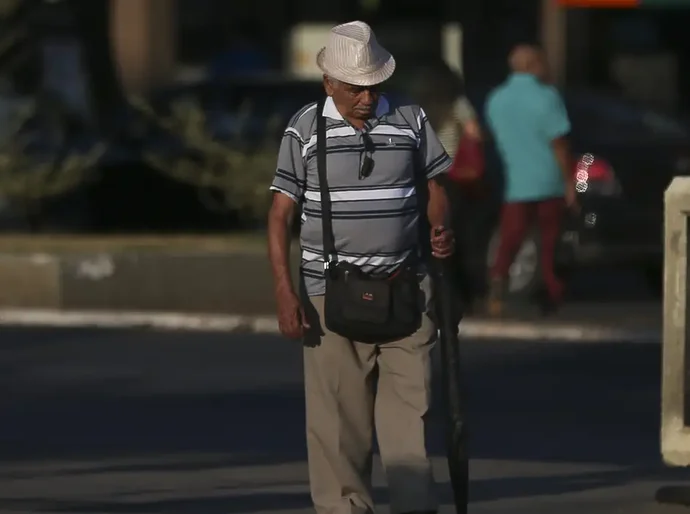 Junho Violeta alerta população sobre violência contra a pessoa idosa