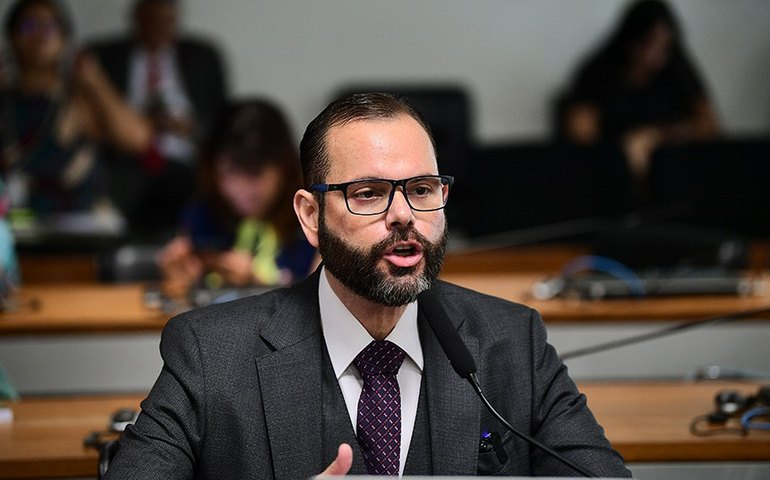 TSE suspende julgamento que pode levar à cassação de senador do PL