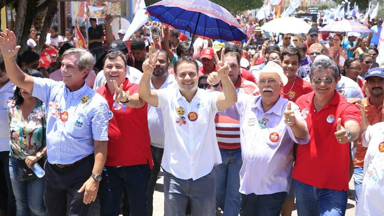 Povo de Pão de Açúcar faz calorosa recepção a Renan Filho