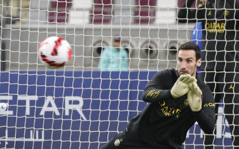 Goleiro Sergio Rico, do PSG, deixa UTI após acidente com cavalo