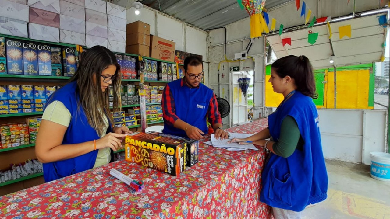 Procon fiscaliza barracas de fogos e de comidas típicas