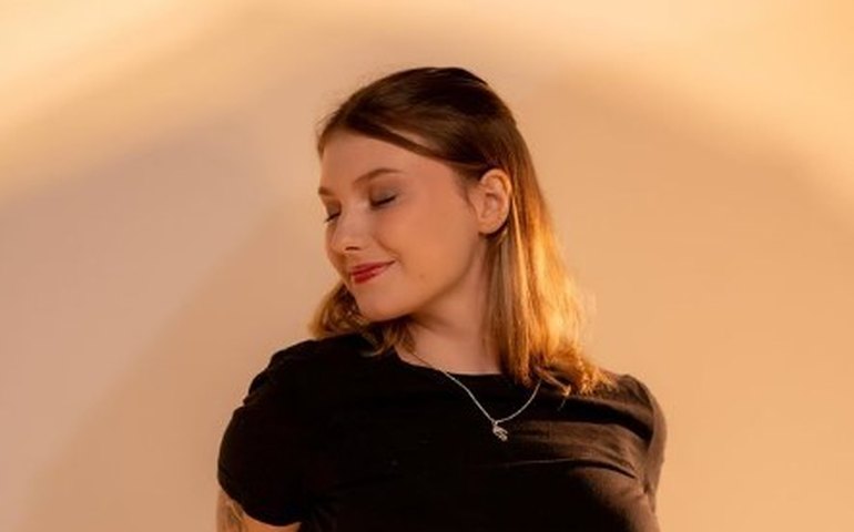 Isabel Veloso celebra metade da gestação e revela desejo de amamentar: 'Um sonho'