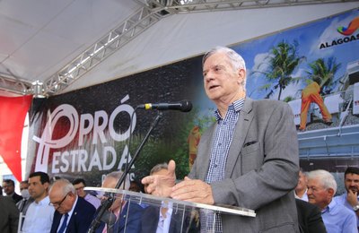 Governador inaugura obras Pró-Estrada em Cacimbinhas 