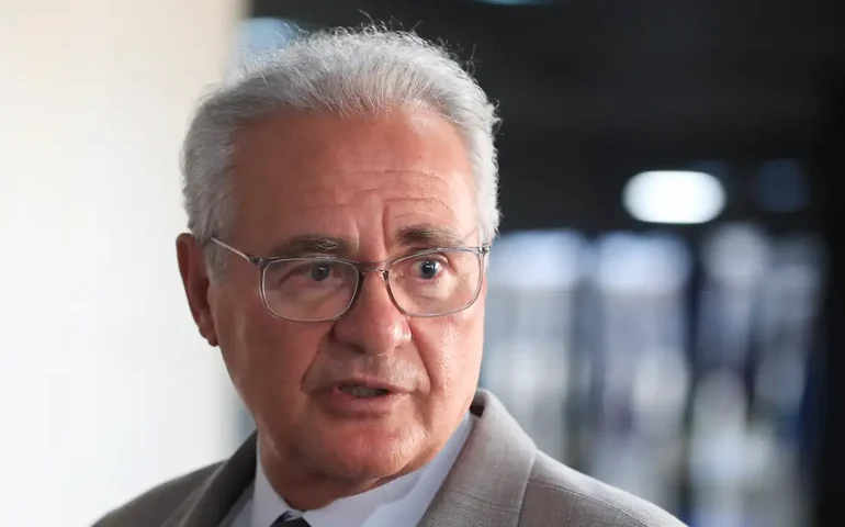 Renan Calheiros diz que Senado vai acompanhar de perto fraudes do Banco Master