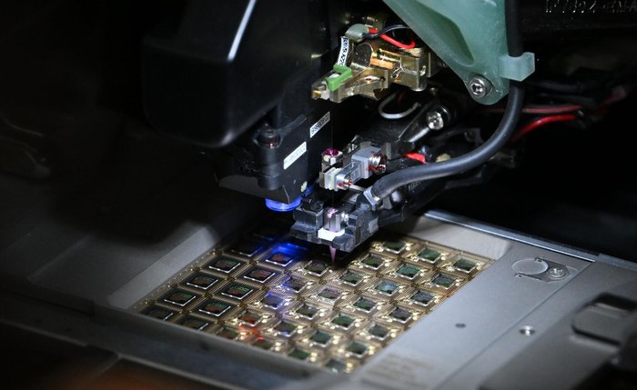 EUA retiram restrições contra a China para exportação de softwares para criação de chips, diz mídia