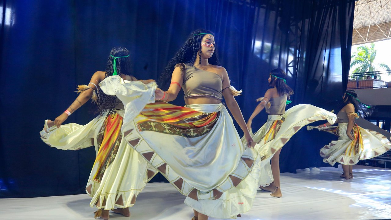 Estudantes da rede estadual dão show em festival de dança do Encontro Estudantil