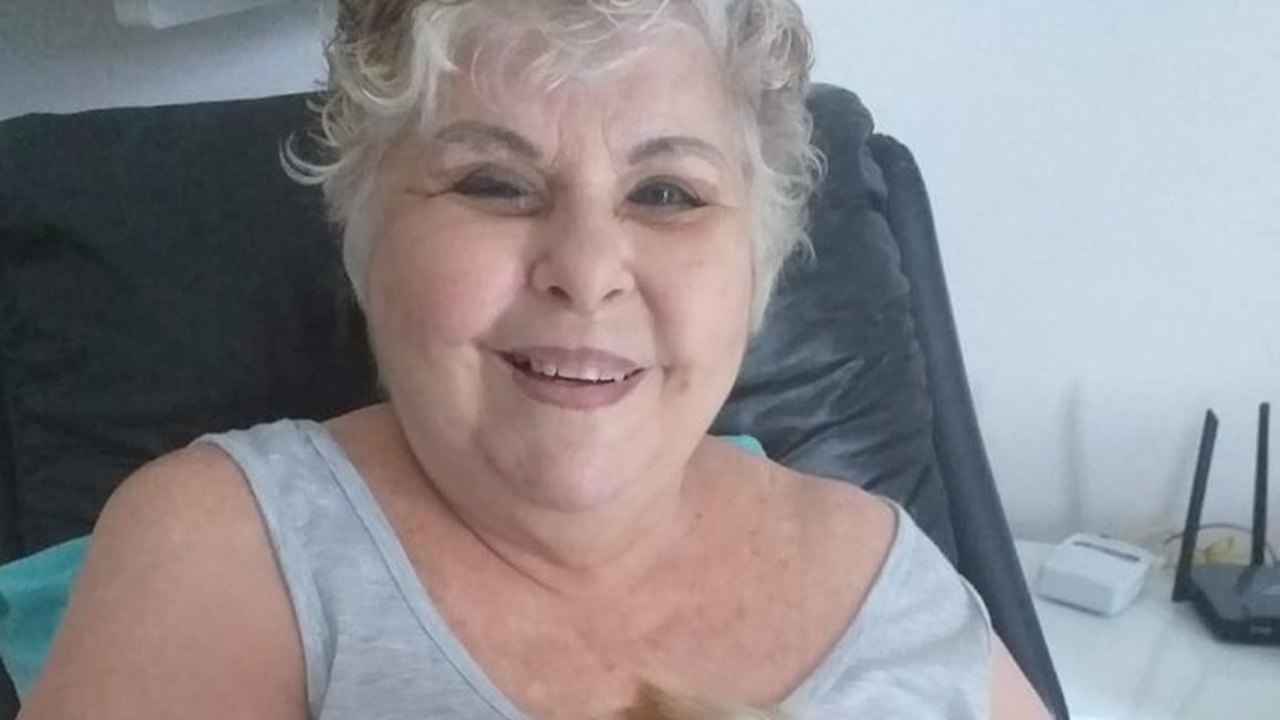 Ex-BBB Vovó Naná recebe alta após visita de Ana Carolina em internação
