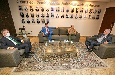 Presidente Klever Loureiro recebe visita do novo comandante da PMAL