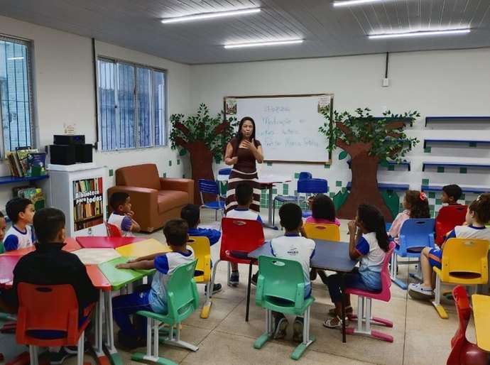 Projeto amplia práticas de leitura em biblioteca de escola municipal