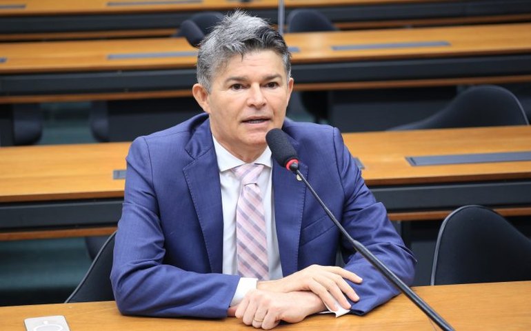 Comissão aprova desconto de aluguel direto no salário de trabalhadores