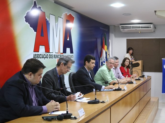 Municipalismo é defendido no lançamento do Prêmio Prefeito Empreendedor