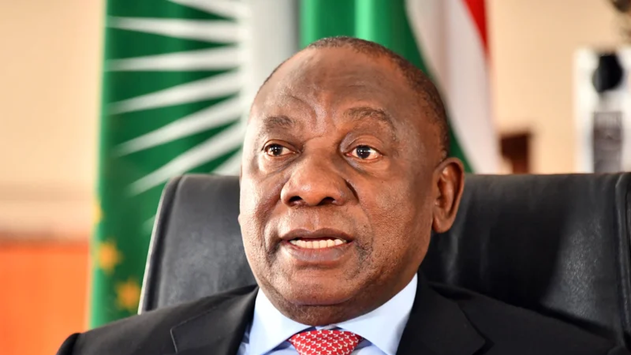 Declaração dos EUA de perseguição a brancos é narrativa falsa, diz presidente da África do Sul